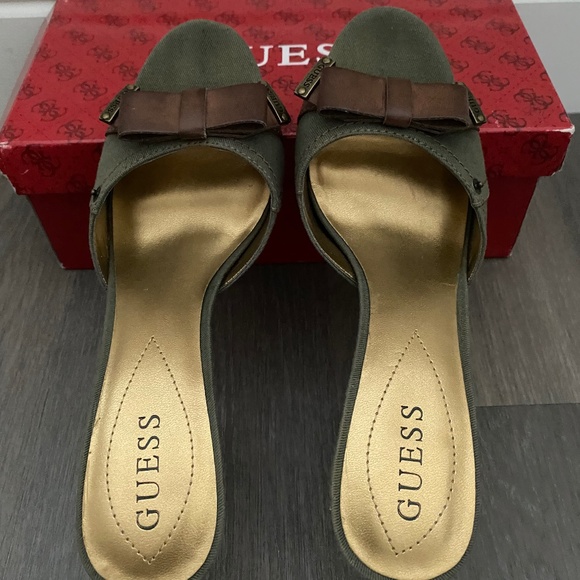 GUESS Dark Green Fabric Mules Sandals Heels Leather Brown Bow Shoes 8 - Picture 3 of 6